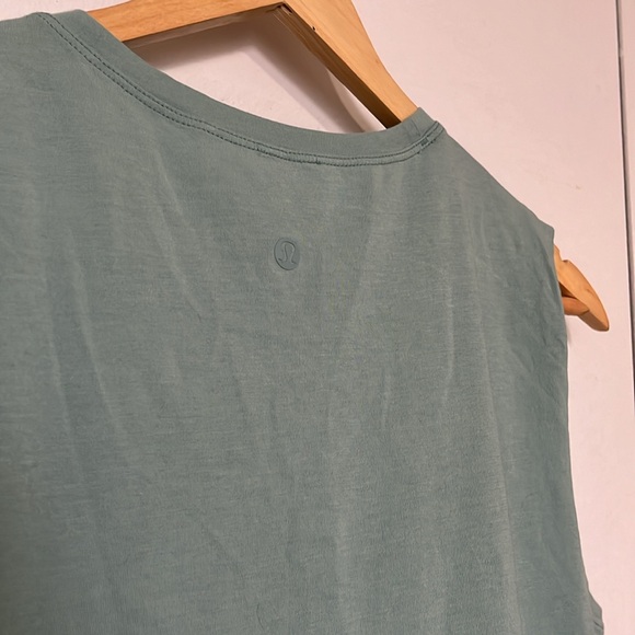 Lululemon tank - Picture 3 of 10